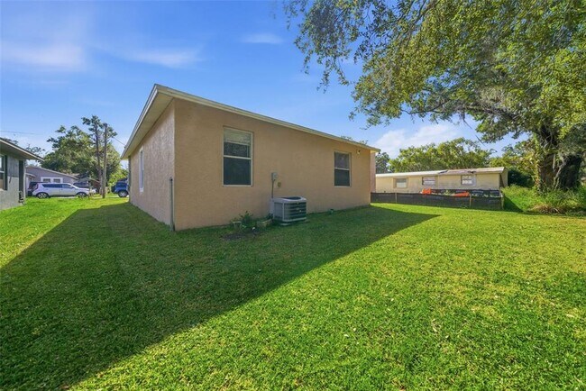 Building Photo - 1306 E Church St