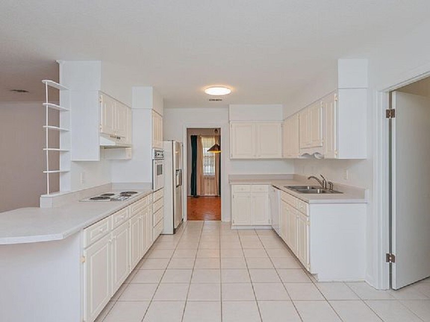 Building Photo - 110 Gardenia Ct NW
