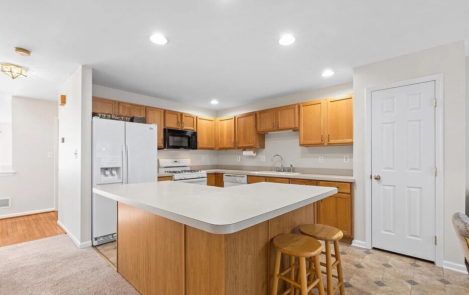 Building Photo - 387 Wheatfield Cir