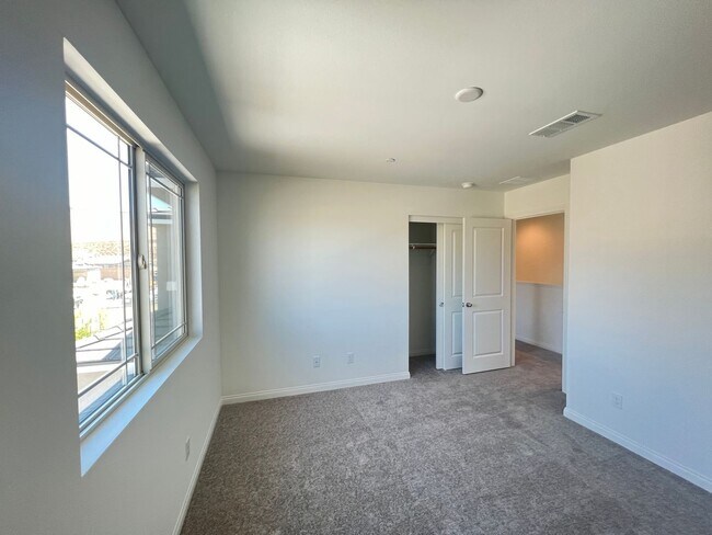 Building Photo - 21469 Thomas Ct
