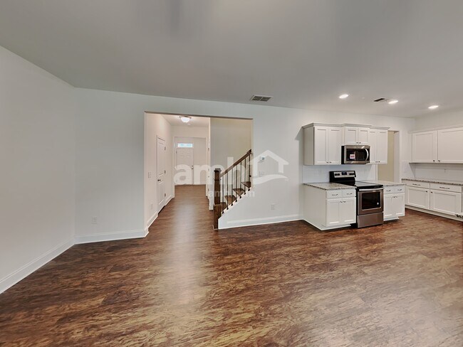 Building Photo - 230 McBee Pl