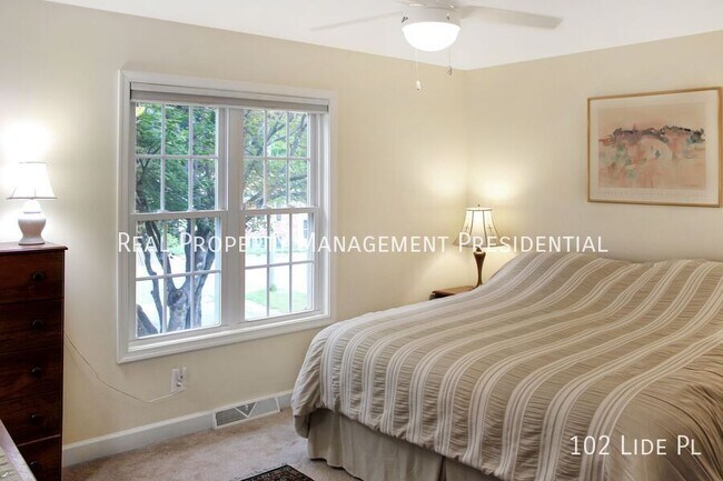 Building Photo - 102 Lide Pl