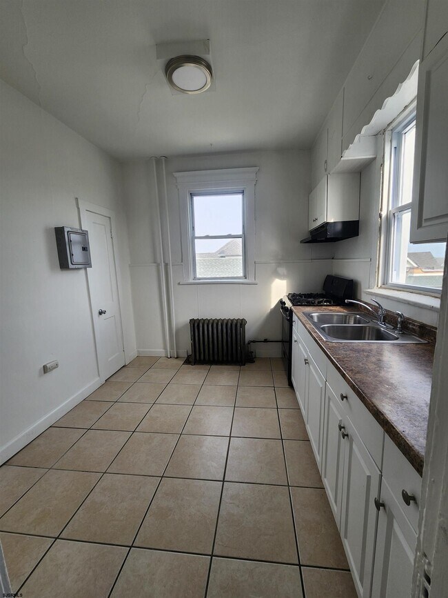 Building Photo - 5005 Ventnor Ave