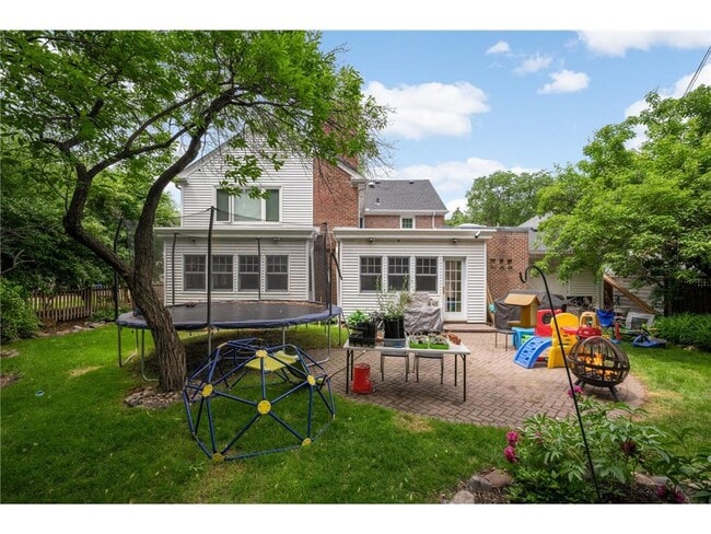 Building Photo - 2837 Glenhurst Ave