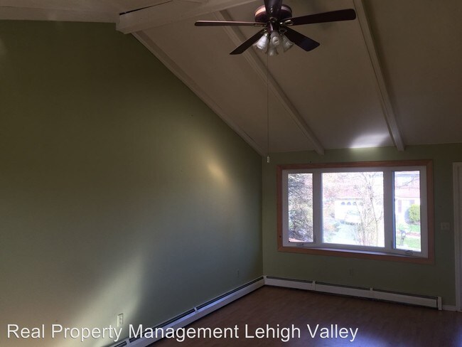 Building Photo - 530 Briar Rd