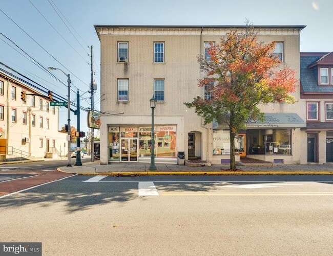 Primary Photo - 302 W Main St