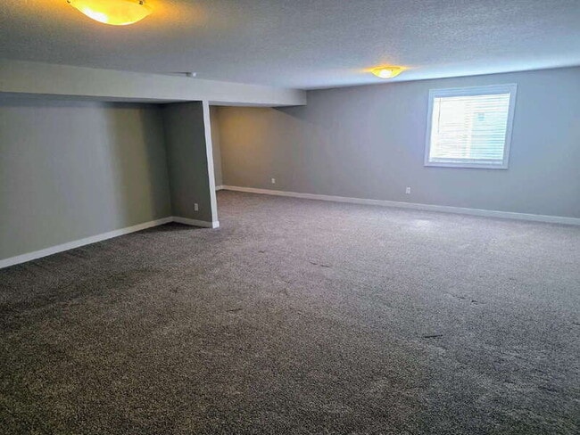 Building Photo - 701 Bradford Dr