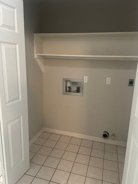 Building Photo - 2432 Melody Ln