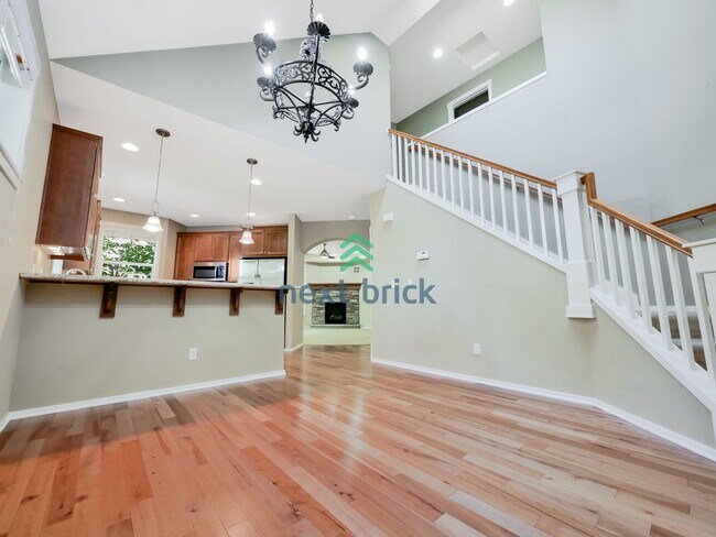 Building Photo - Rare 3 Bedroom 2.5 Bath Townhome for Rent!