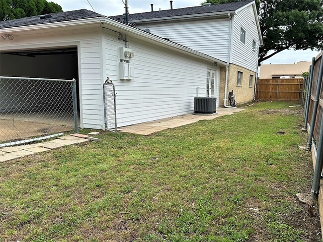 Building Photo - 11323 Lochwood Blvd