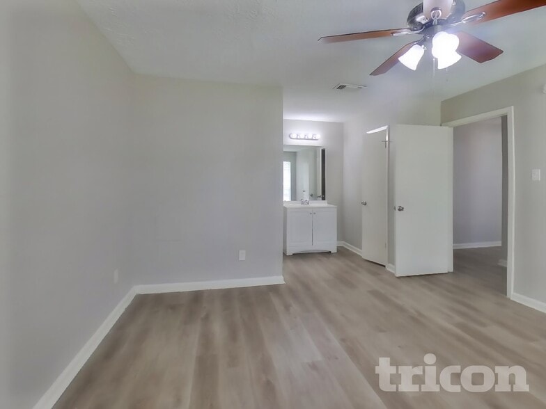 Building Photo - 6826 Blue Ridge Dr