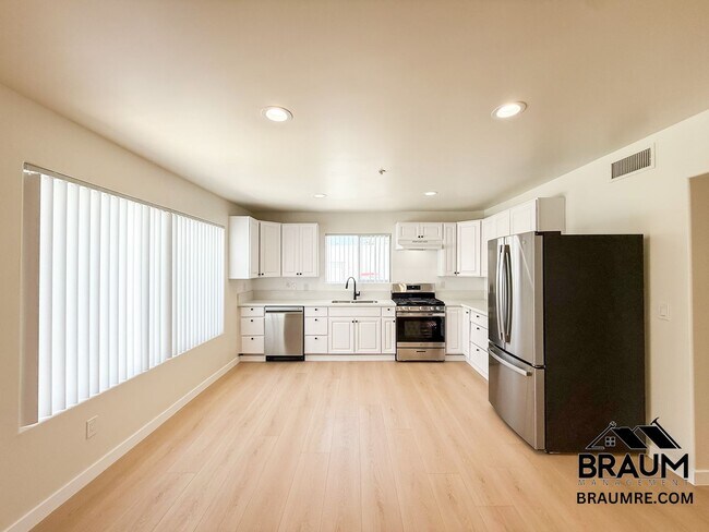 Building Photo - 1415 Centinela Ave