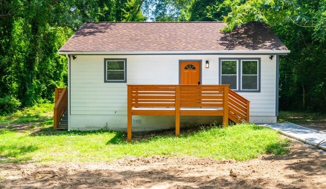 Building Photo - 3822 Bakers Ferry Rd SW