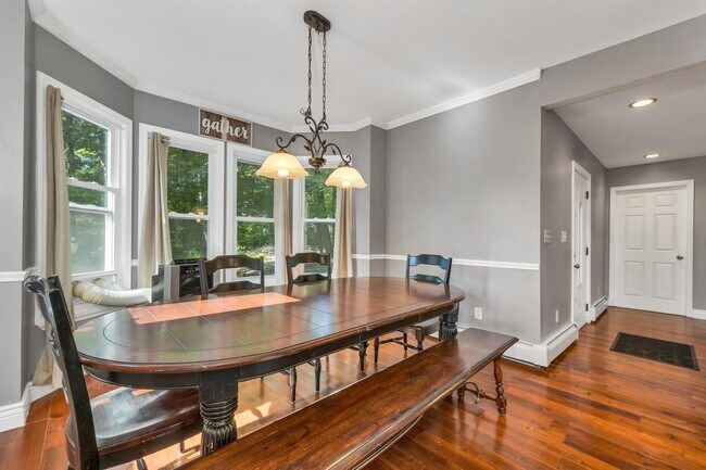 Building Photo - 172 Center St