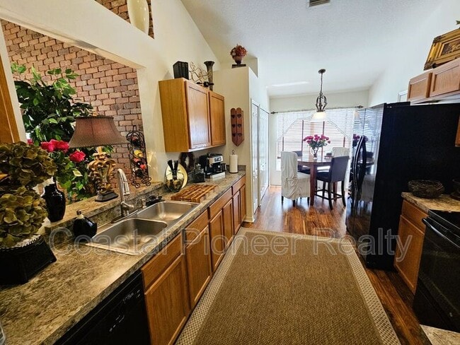 Building Photo - 4521 Gulfwinds Dr