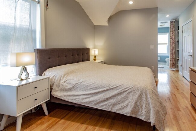 Building Photo - 316 Rindge Ave