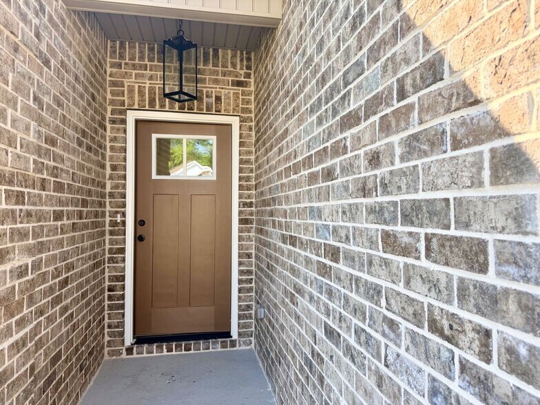 Building Photo - 609 Bristleleaf Path