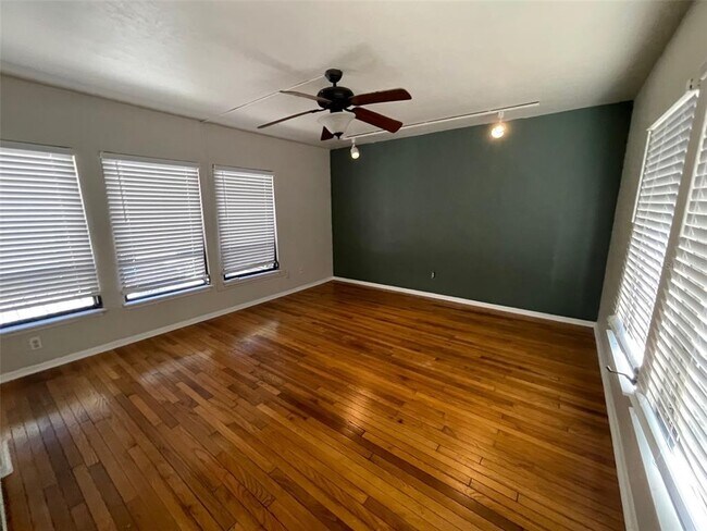 Building Photo - 2001 NW 15 Ave