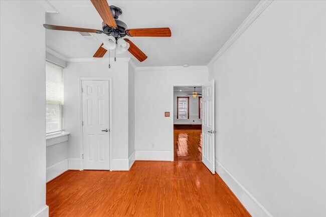 Building Photo - Beautiful 4 bedroom home downtown