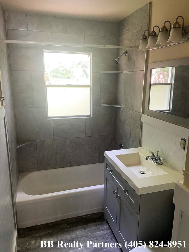 Building Photo - 4620 E 4th St