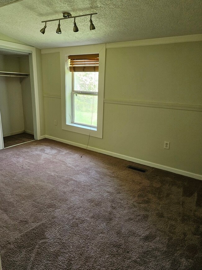 Building Photo - 2 Bedroom 2 Baths Ranch Home