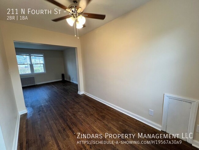 Building Photo - Newly Renovated 2 Bed 1 Bath Apartment at ...