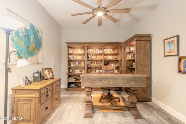 Building Photo - 205 Cyan Ave