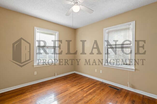 Building Photo - 1913 N Hood St