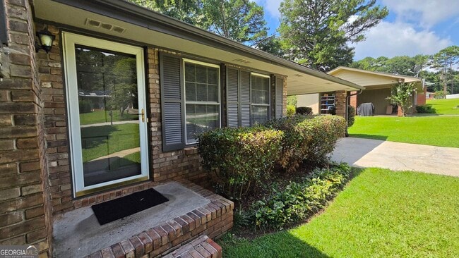 Building Photo - 715 Barnesdale Dr