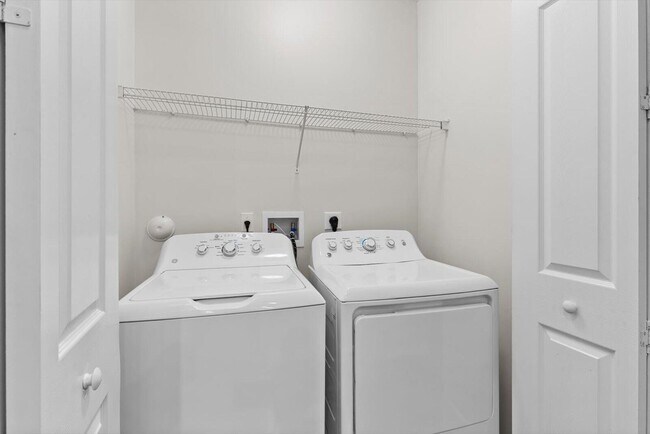 Building Photo - 1460 Corbison Point Pl