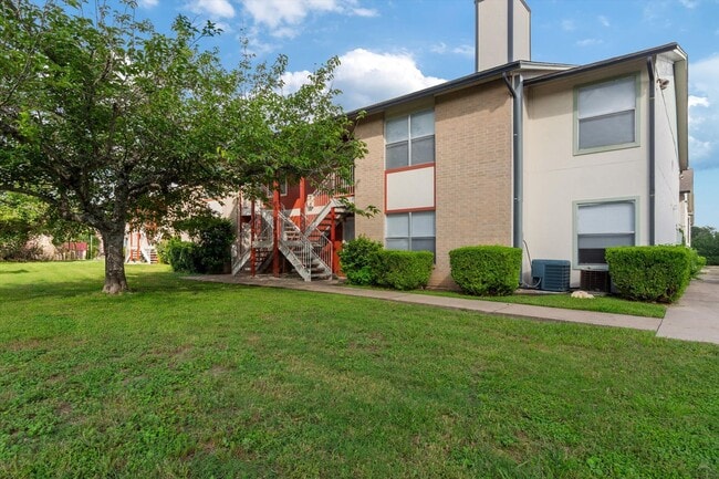 Building Photo - 205 3rd St