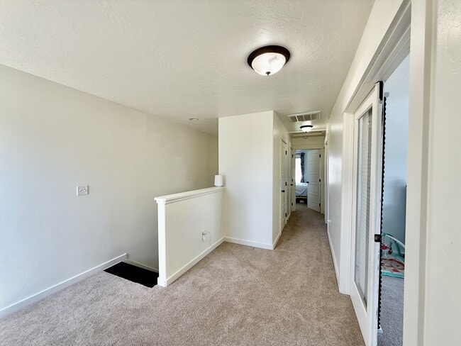 Building Photo - 722 S Willow Park Dr