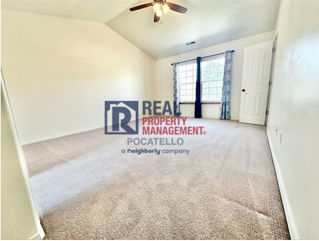 Building Photo - 5 Bedroom 3.5 Bath House - Pet Friendly