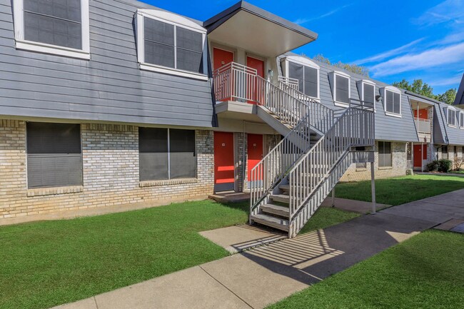 Building Photo - Oaks at Jane Lane