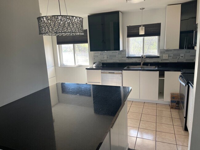 Building Photo - LINDBERGH Schools - Completely Rehabbed 3 BR 2BA Available for rent