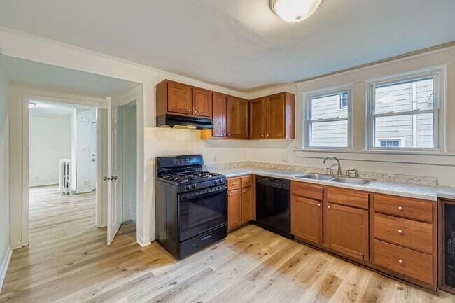 Building Photo - 1501 Sherburne Ave