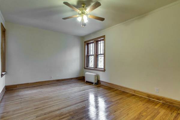 Building Photo - 1350 E Hyde Park Blvd