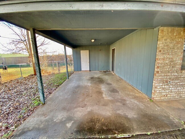 Building Photo - 1006 Tarby Rd