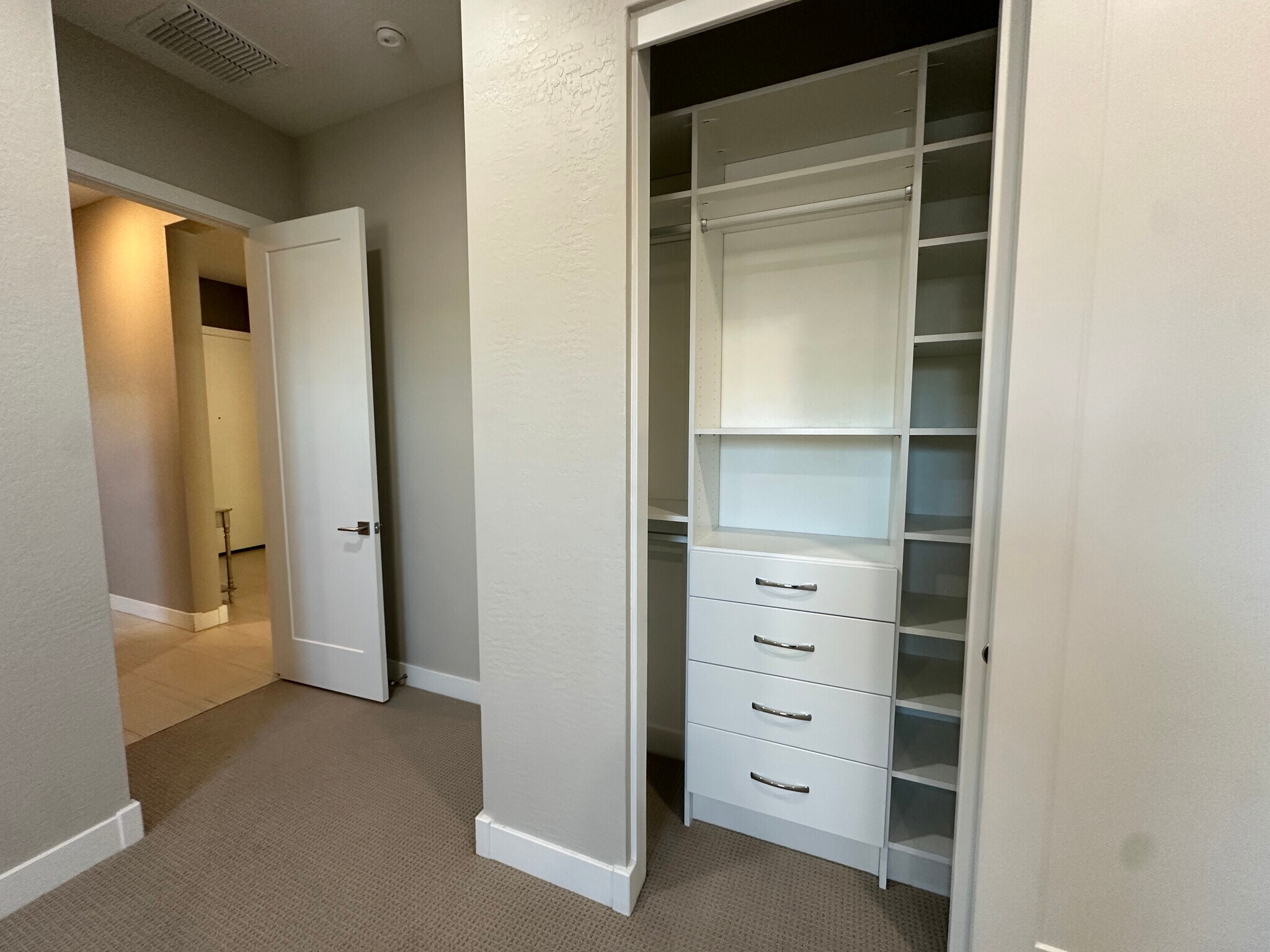 Building Photo - 1140 E Cherrywood Pl