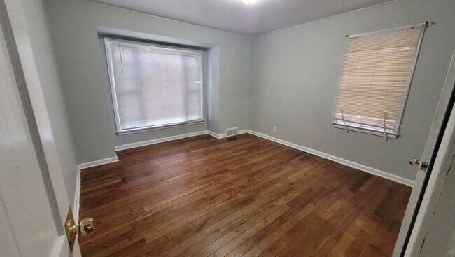 Building Photo - 2556 Thomas st