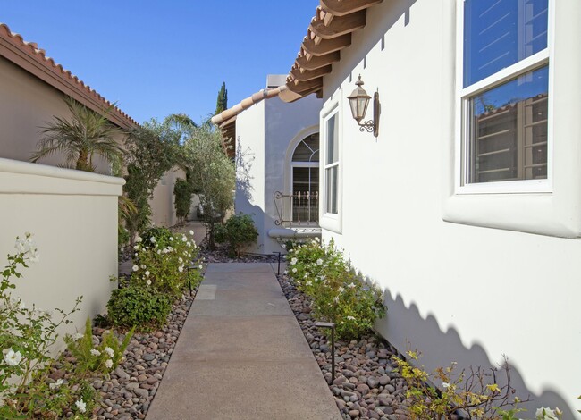 Building Photo - 79985 Rancho La Quinta Dr