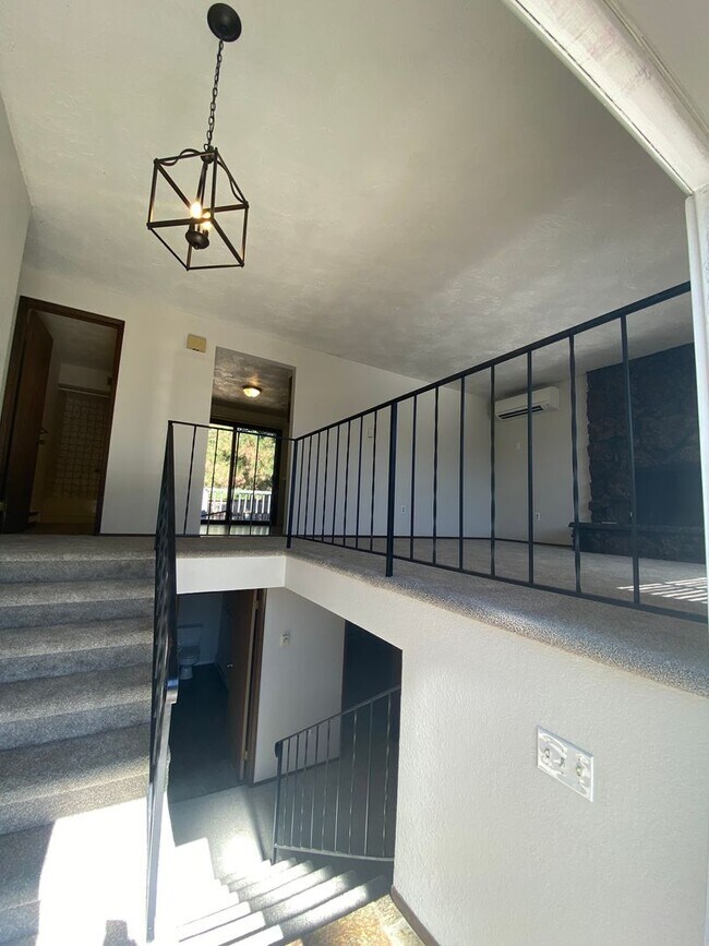 Building Photo - 2531-2533 E 27th Ave