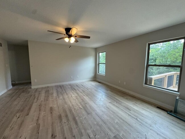 Building Photo - 3960 Clydesdale Dr