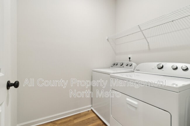 Building Photo - 328 Mountain Blvd S