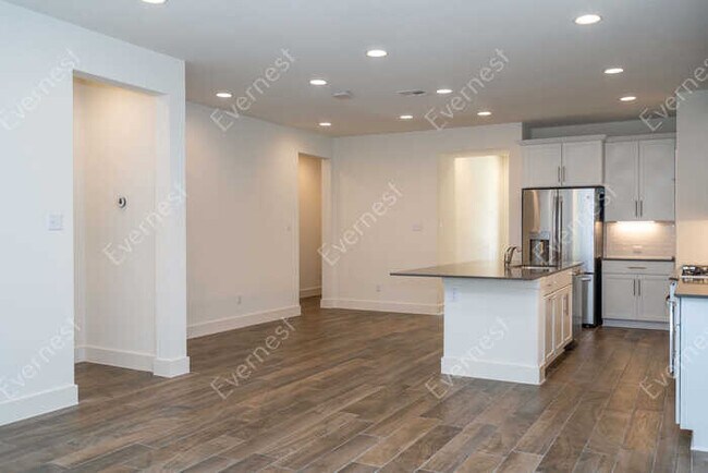 Building Photo - 2312 Ringstaff Rd