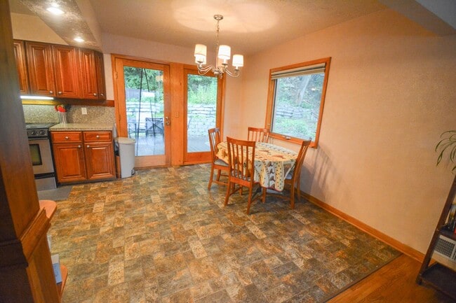 Building Photo - Fantastic 2 bed 2.5 bath Home In Cul-De-Sa...