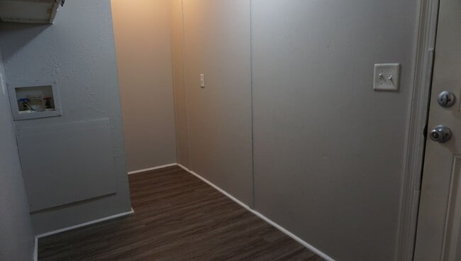 Building Photo - 3 Bedroom Mobile Home in the County