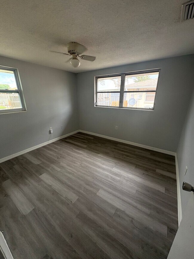 Building Photo - 7827 Monarda Dr