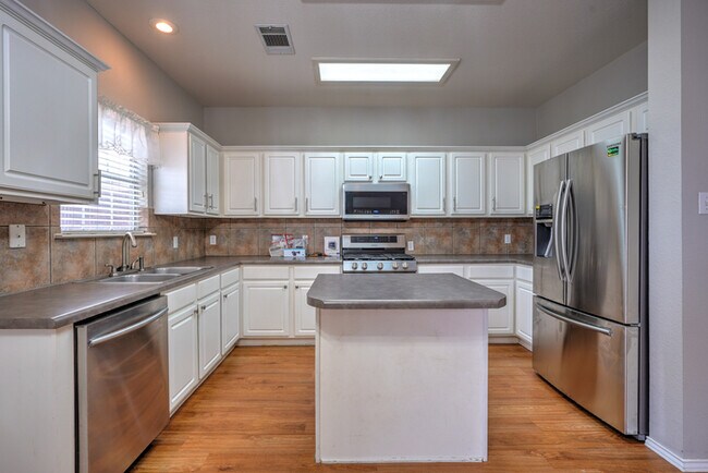 Building Photo - 807 Settlement St