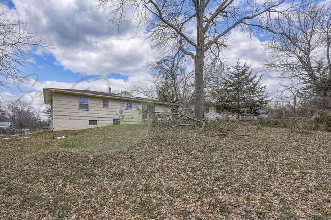 Building Photo - FINISHED BASEMENT WITH KITCHEN AND BATHROO...